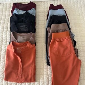 ✨SOLD✨ 5 sets of FIGS scrubs